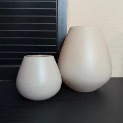 Beige Windlicht ‘Tasman’ | Vase The World | Verkrijgbaar in 2 maten | Chique-Living