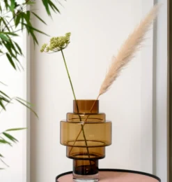 Kasai Vaas Smoke Brown – Vase The World | Glazen vaas in 2 maten