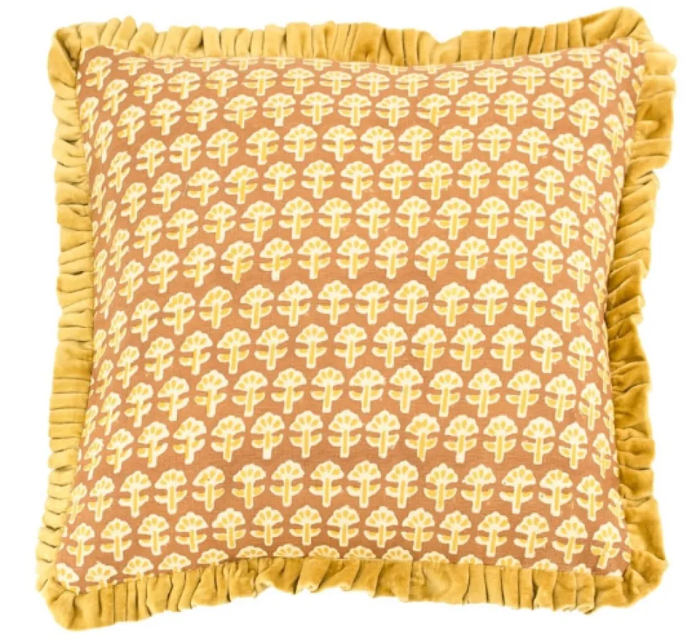 Kussen ‘Floral met Roezels’ Oker kopen | Luxe Sierkussen 45x45cm met Bloemmotief | Chique Living