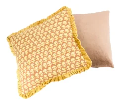 Kussen ‘Floral met Roezels’ Oker kopen | Luxe Sierkussen 45x45cm met Bloemmotief | Chique Living
