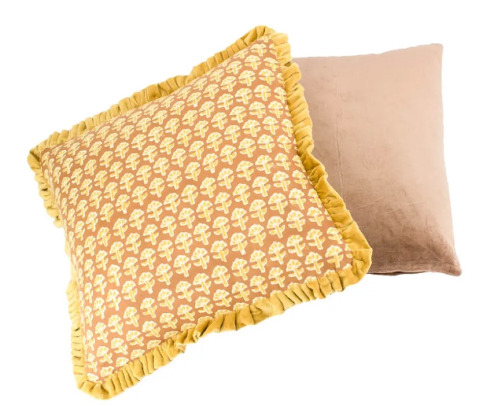 Kussen ‘Floral met Roezels’ Oker kopen | Luxe Sierkussen 45x45cm met Bloemmotief | Chique Living