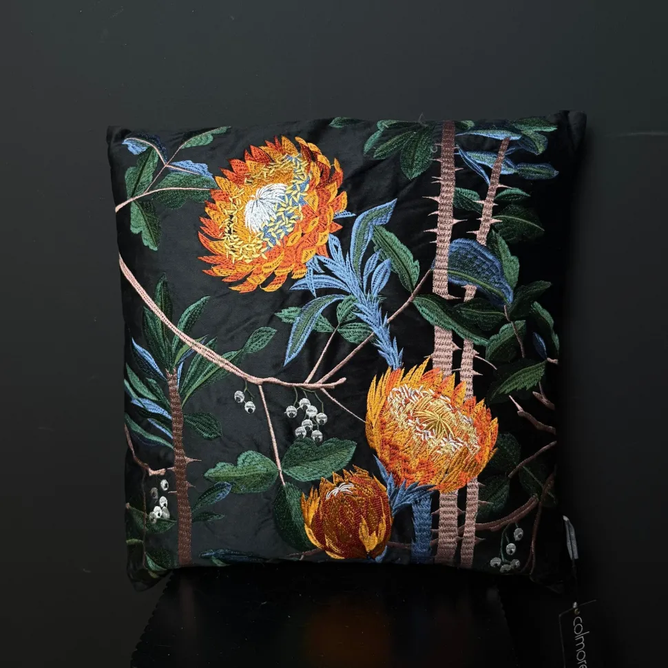 Luxe Sierkussen ‘Flowers’ Velvet Borduur | Colmore | 50x50cm | Chique-Living