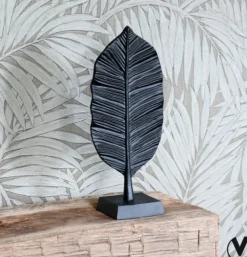 Ornament 'Feather Lorena' Zwart | Vase The World | L10 x B14 x H30 cm | Chique-Living