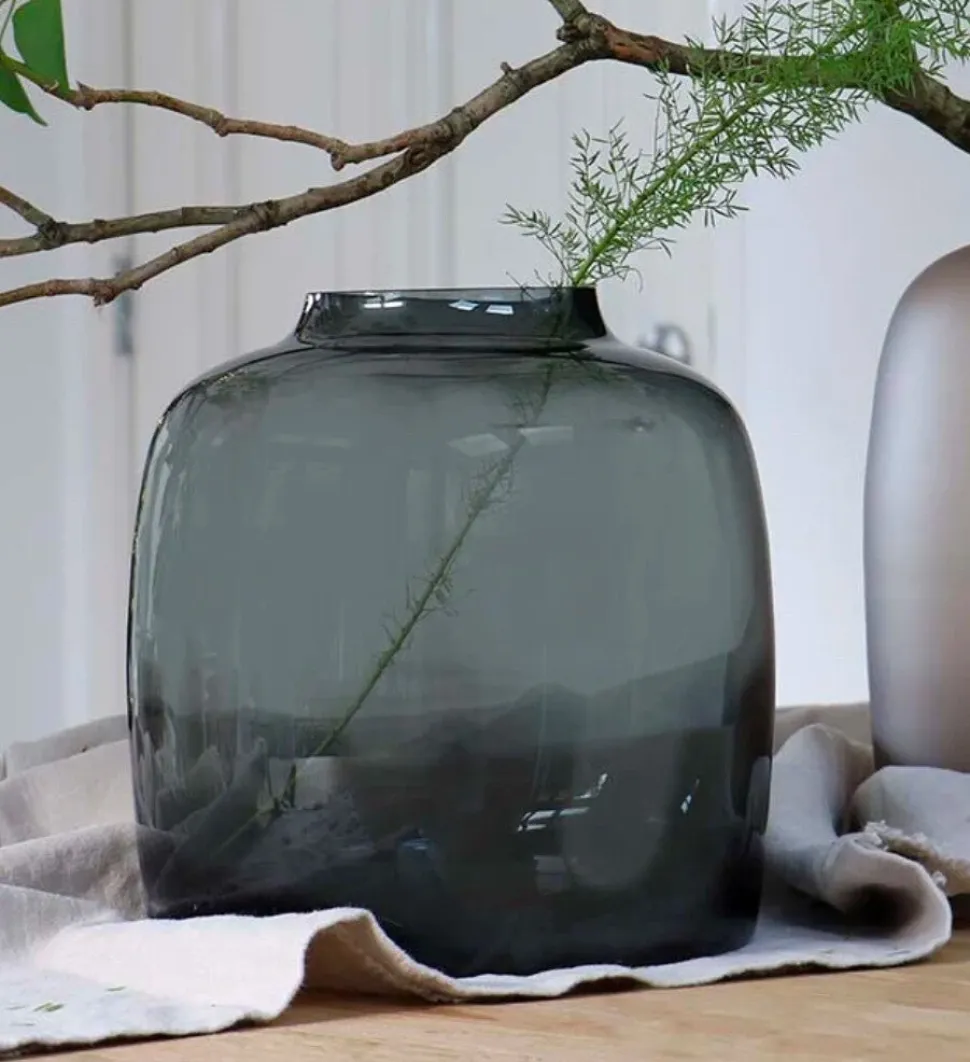 Smoke Zwarte Vaas ‘Bartica’ | Vase The World | Verkrijgbaar in 2 Maten