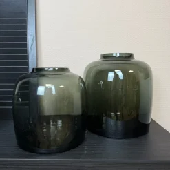 Smoke Zwarte Vaas ‘Bartica’ | Vase The World | Verkrijgbaar in 2 Maten