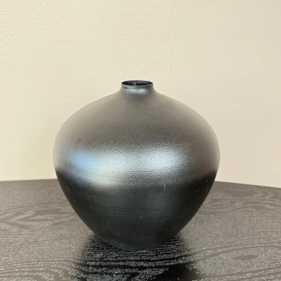 Zwarte Bol Vaas | Metaal 26x25cm | Met Opmaakservice | Chique Living